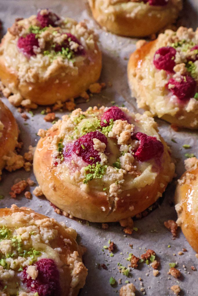 Brioches Danoises Crème Pâtissière Vegan (Danish Carnival Buns)