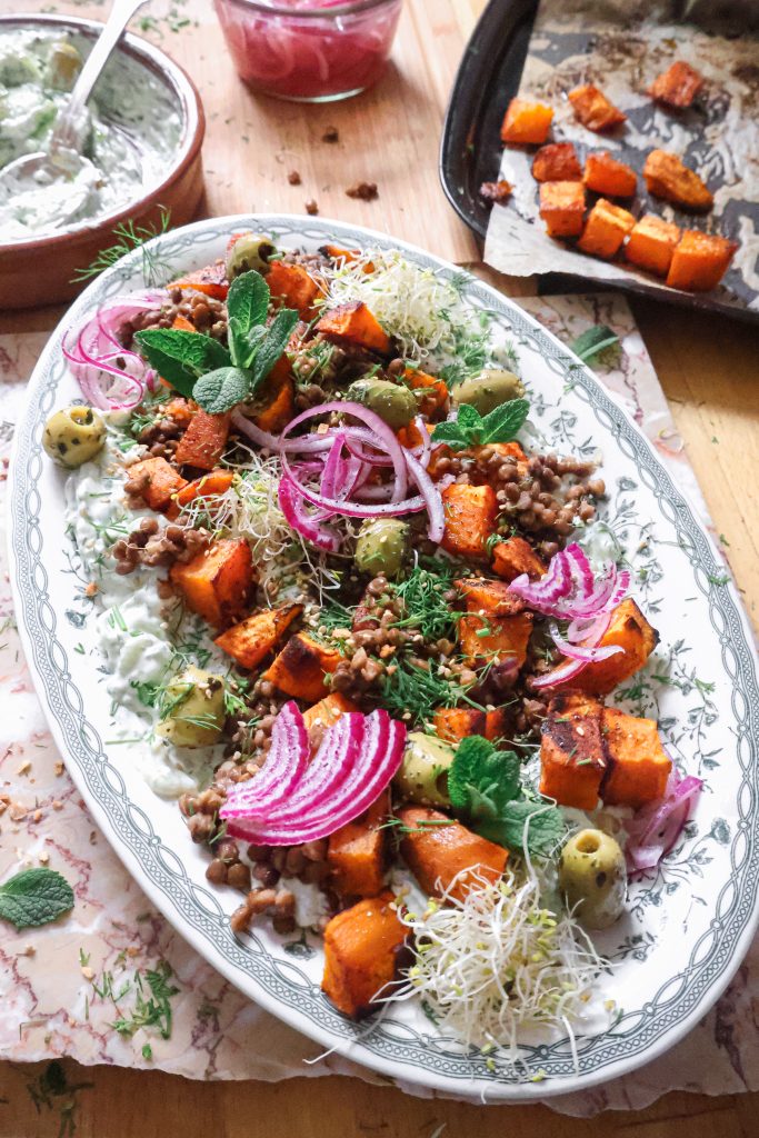 Patate Douce Rôtie, Lentilles & Tzatziki Vegan