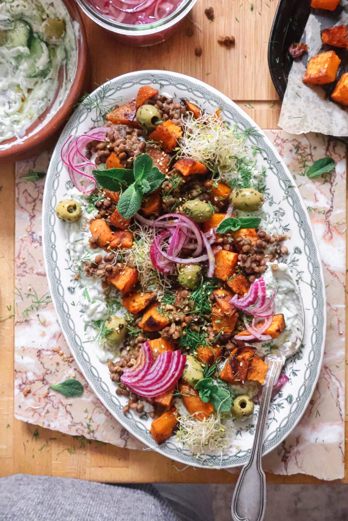 Patate Douce Rôtie, Lentilles & Tzatziki Vegan