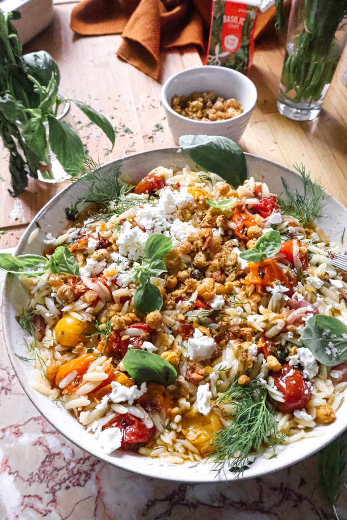 Salade de Tomates Rôties, Orzo et Feta Vegan