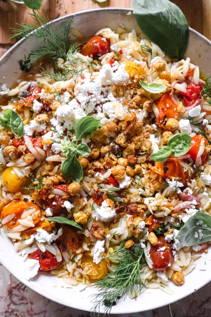 Salade de Tomates Rôties, Orzo et Feta Vegan