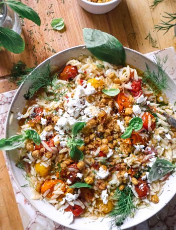 Salade de Tomates Rôties, Orzo et Feta Vegan