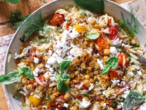 Salade de Tomates Rôties, Orzo et Feta Vegan