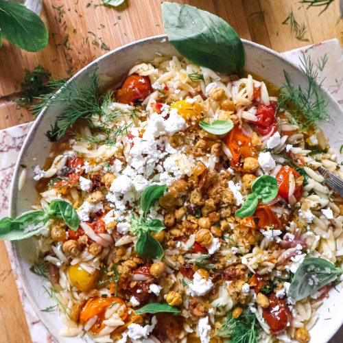 Salade de Tomates Rôties, Orzo et Feta Vegan