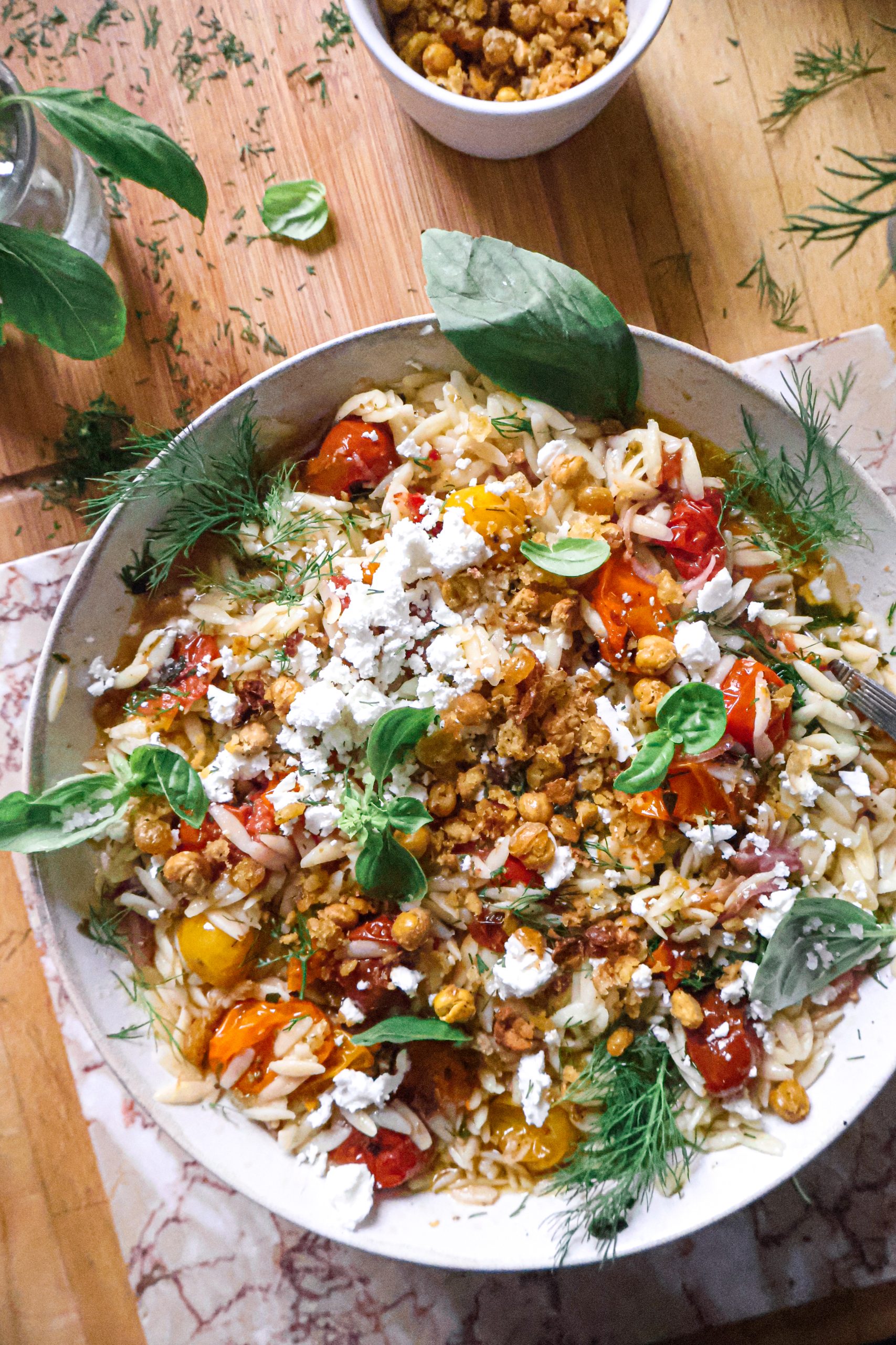 Salade de Tomates Rôties, Orzo et Feta Vegan