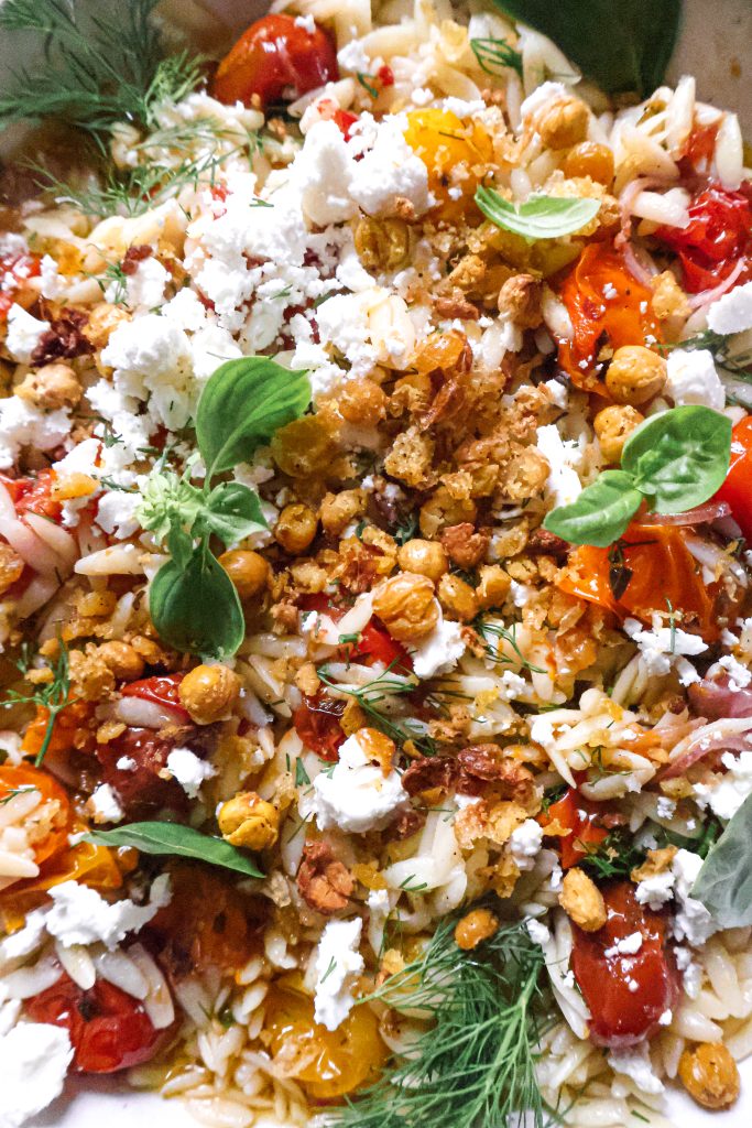 Salade de Tomates Rôties, Orzo et Feta Vegan