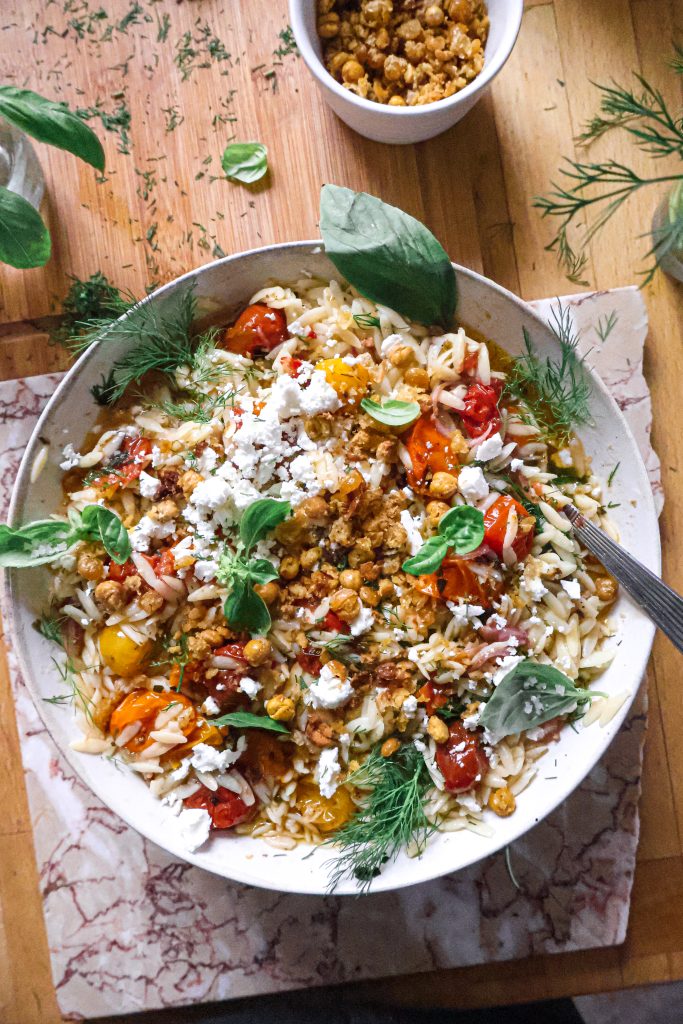 Salade de Tomates Rôties, Orzo et Feta Vegan