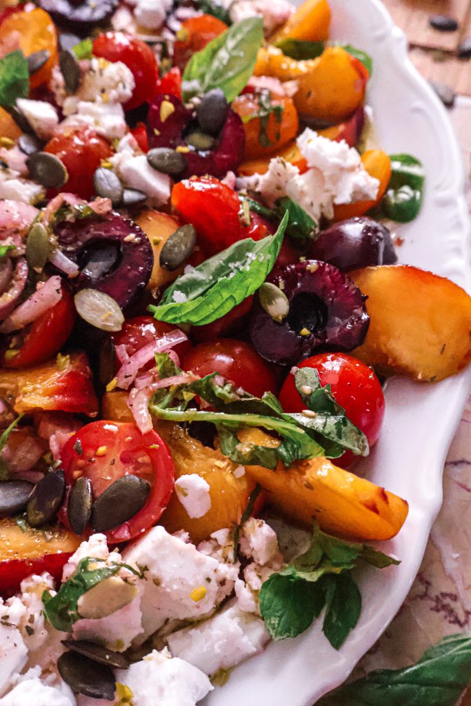 Salade de Pêches, Tomate Cerises et Feta Vegan