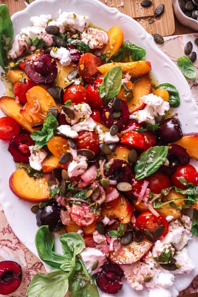 Salade de Pêches, Tomate Cerises et Feta Vegan