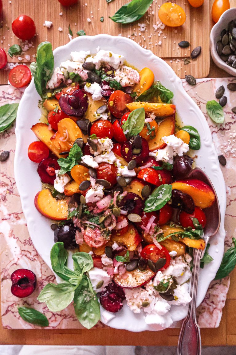 Salade de Pêches, Tomate Cerises et Feta Vegan