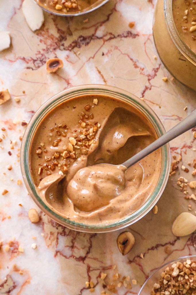 Crème Dessert Vegan au Praliné Sans Cuisson