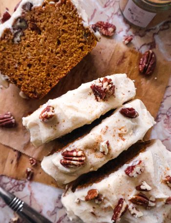 Cake Vegan au Pumpkin Spice et Glaçage au Sirop d’Érable
