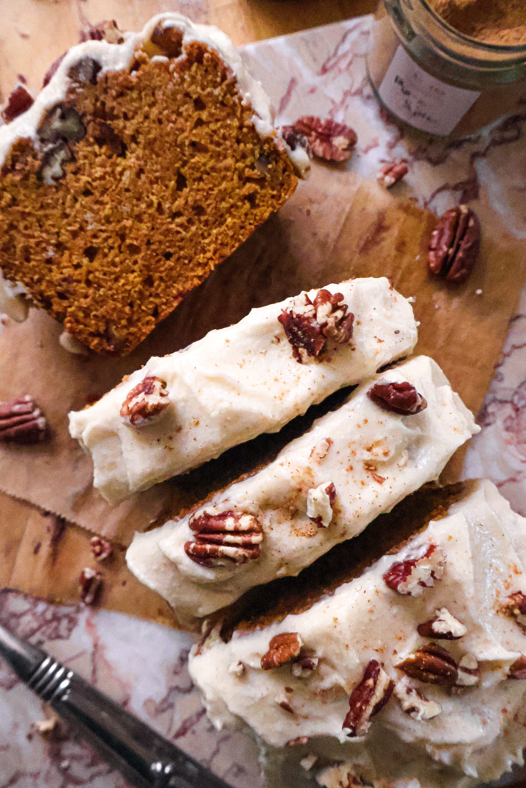 Cake Vegan au Pumpkin Spice et Glaçage au Sirop d’Érable