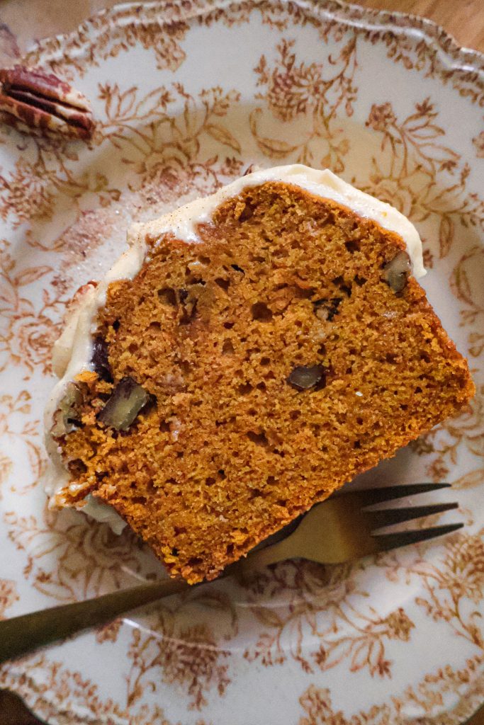 Cake Vegan au Pumpkin Spice et Glaçage au Sirop d’Érable