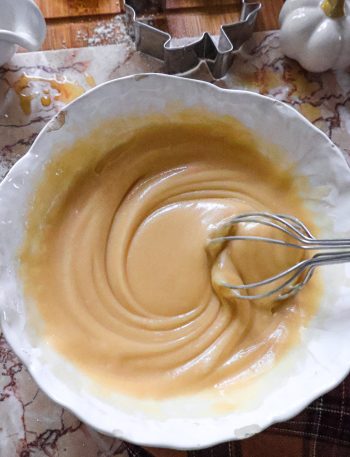 Comment Faire un Glaçage Vegan au Sirop d’Érable - 3 Ingrédients