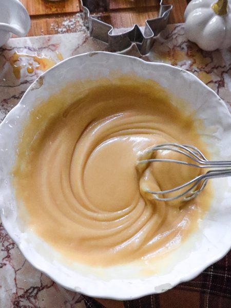 Comment Faire un Glaçage Vegan au Sirop d’Érable - 3 Ingrédients